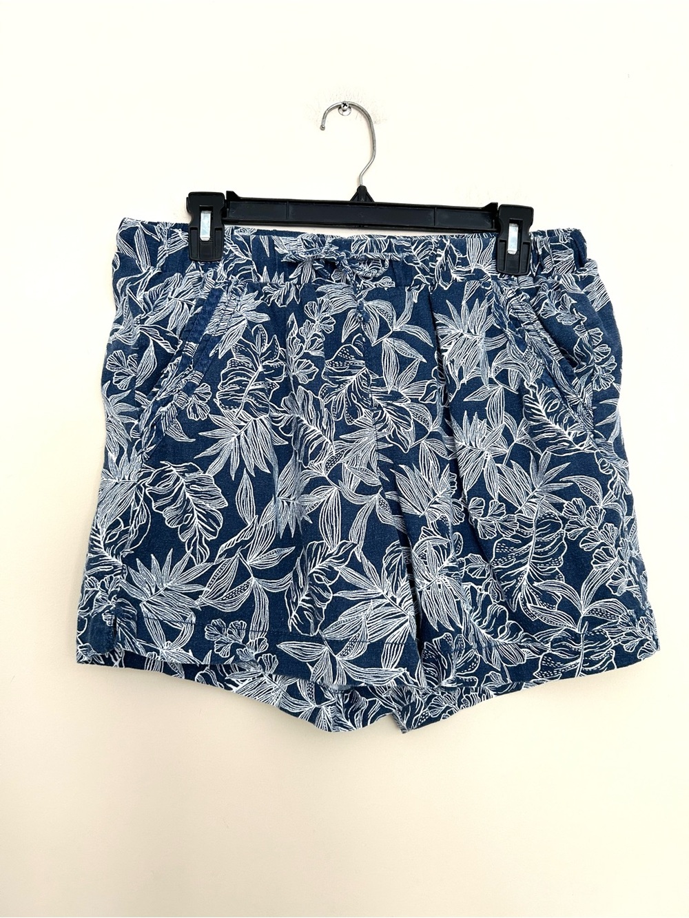 Briggs New York Women’s Linen Navy and White Floral High-Waist Shorts